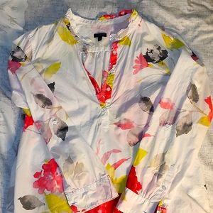 Talbots 100% cotton Ruffled collar. Utility rolled up button sleeves Size L